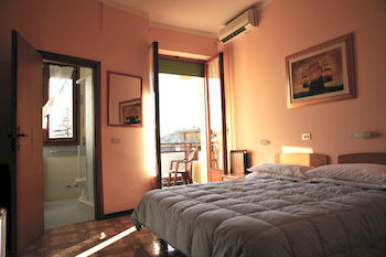 Historical With Panoramic Terrace Apartment Naples